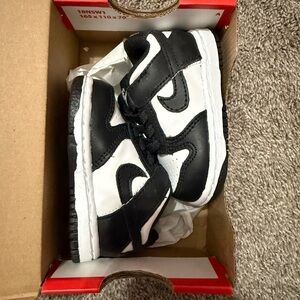 Kids Nike Dunks. Black & White